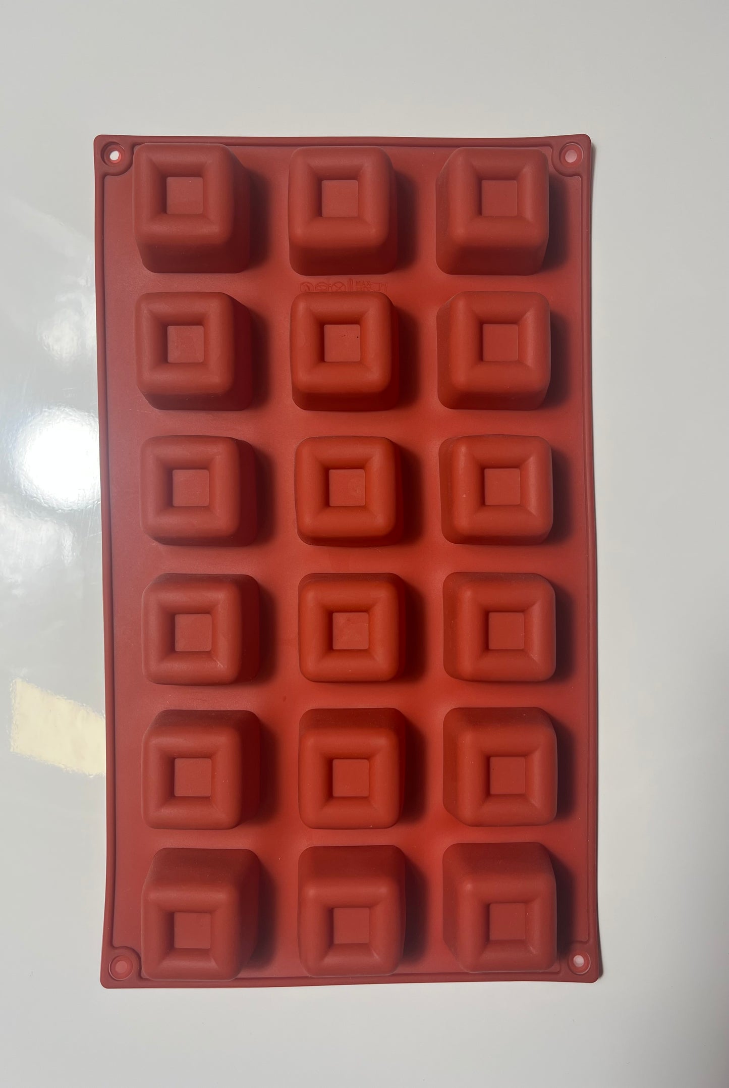 Moule silicone 18 savarins carrés