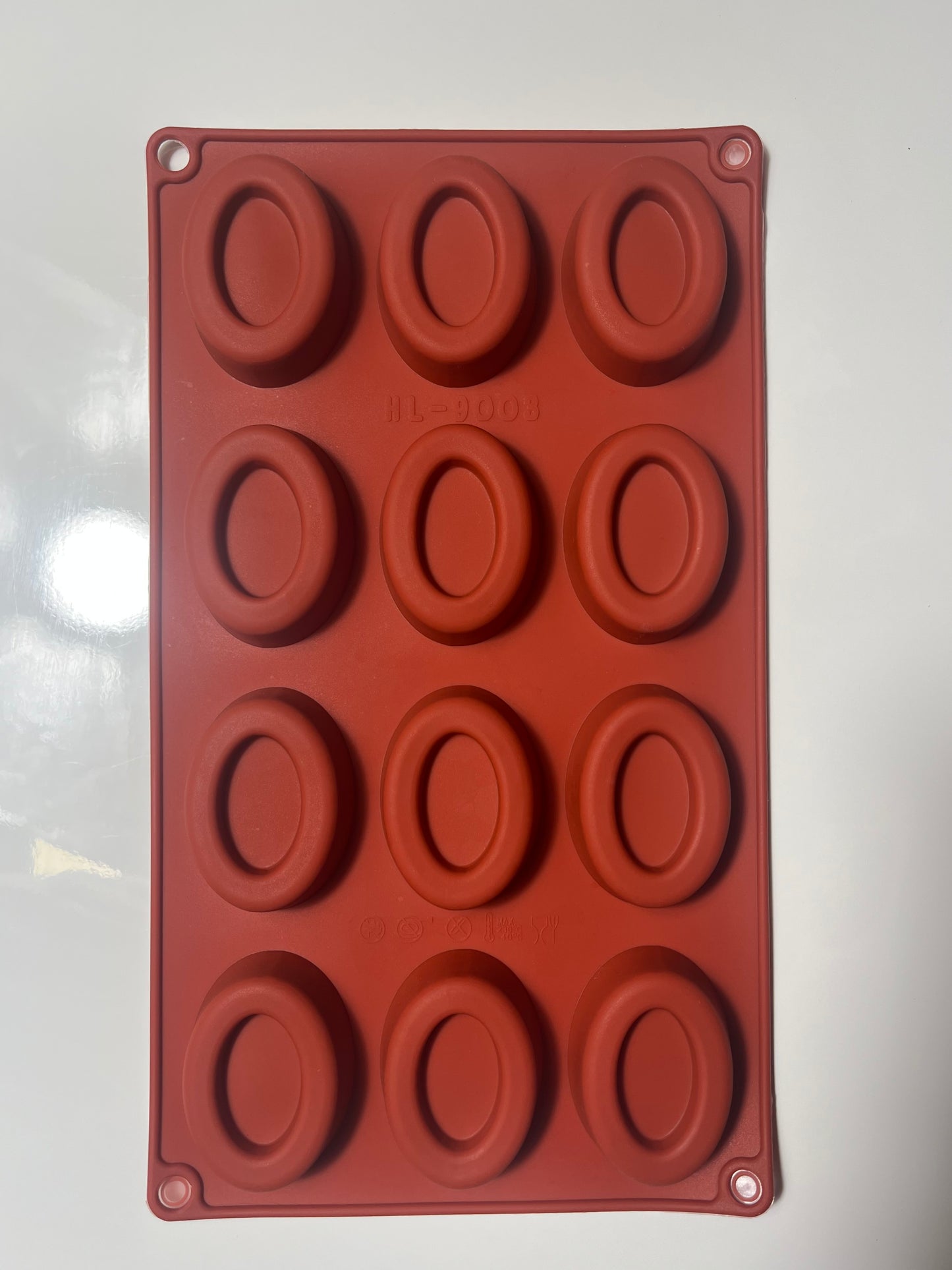 Moule silicone savarin ovale.