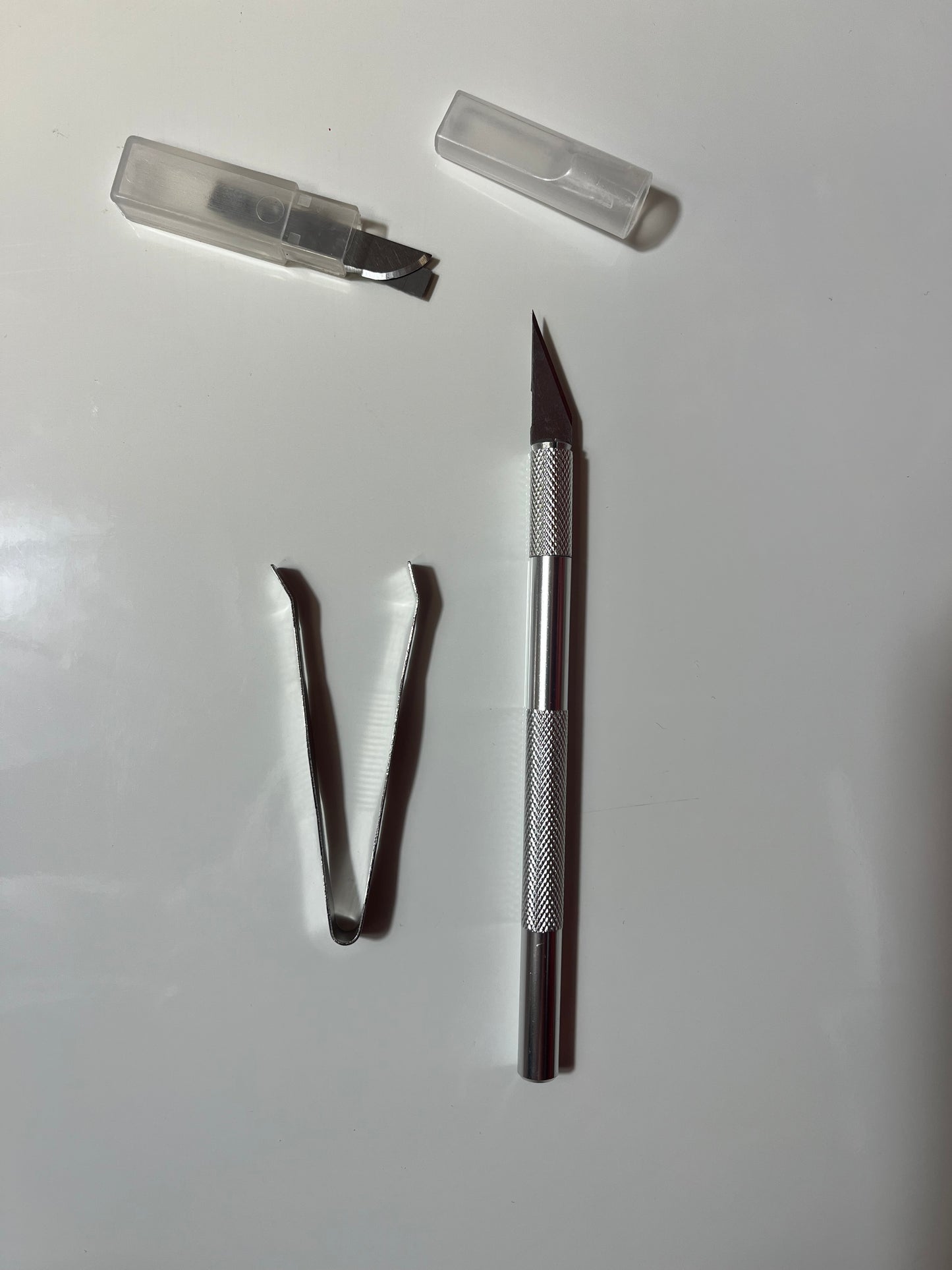 Scalpel en métal 4+ pince