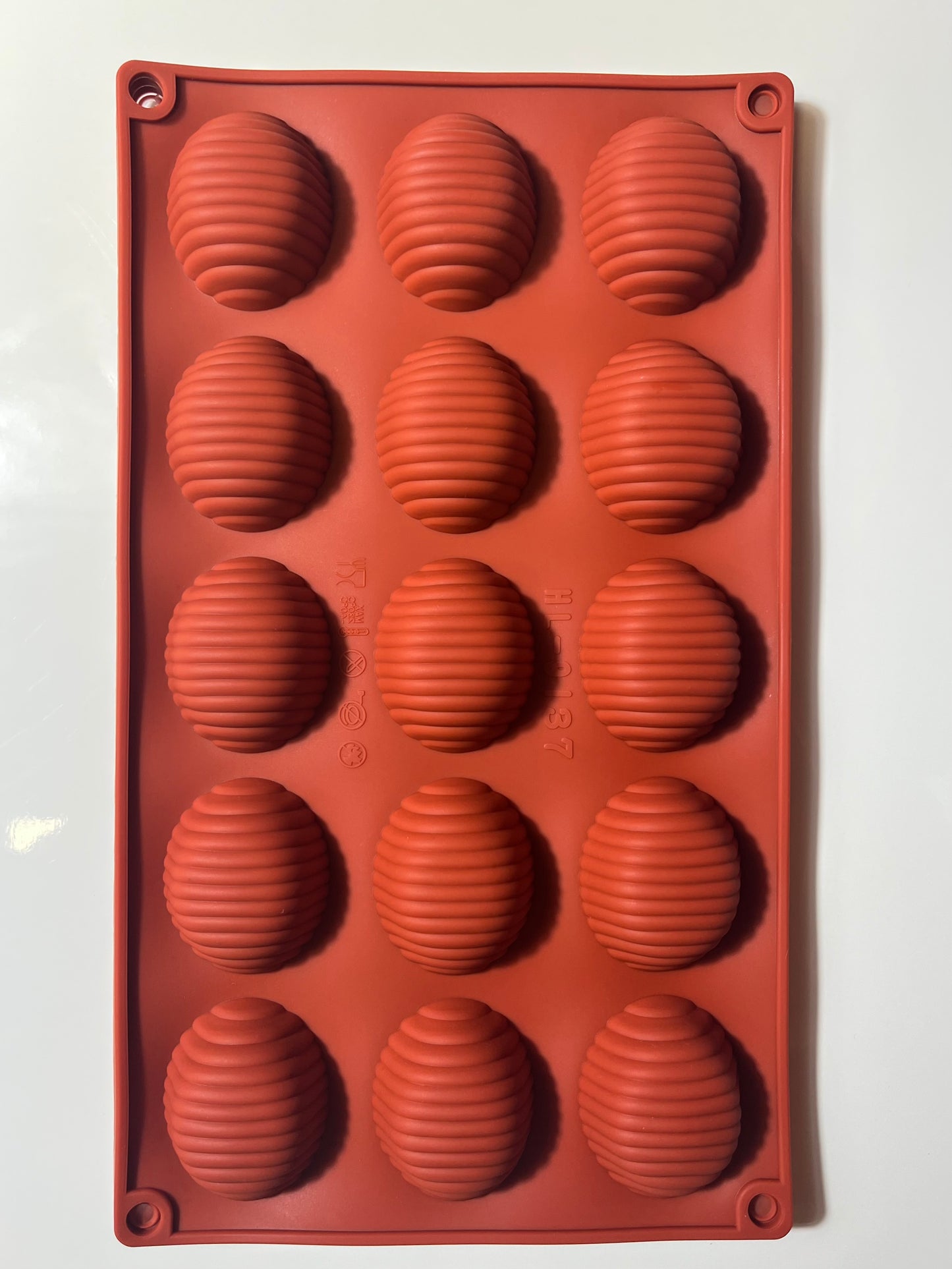 Moule silicone oeufs striés