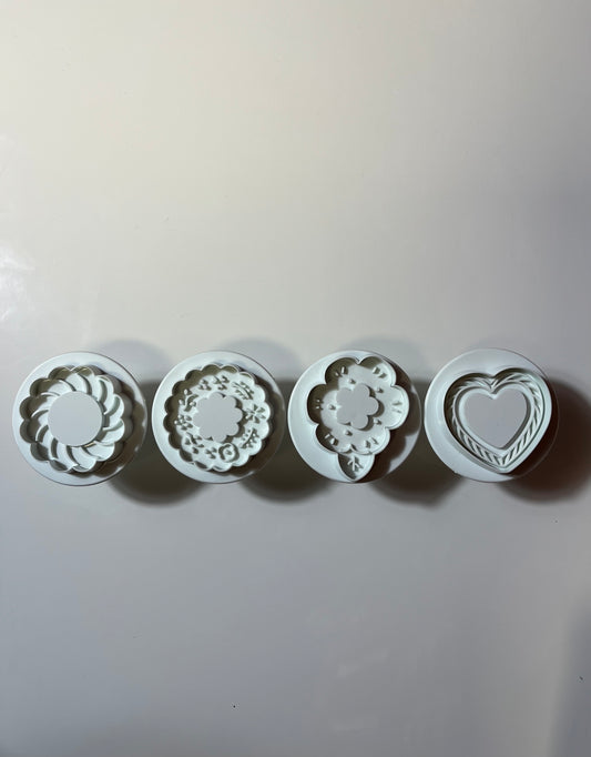 Lot 4 emportes pièce biscuit à piston