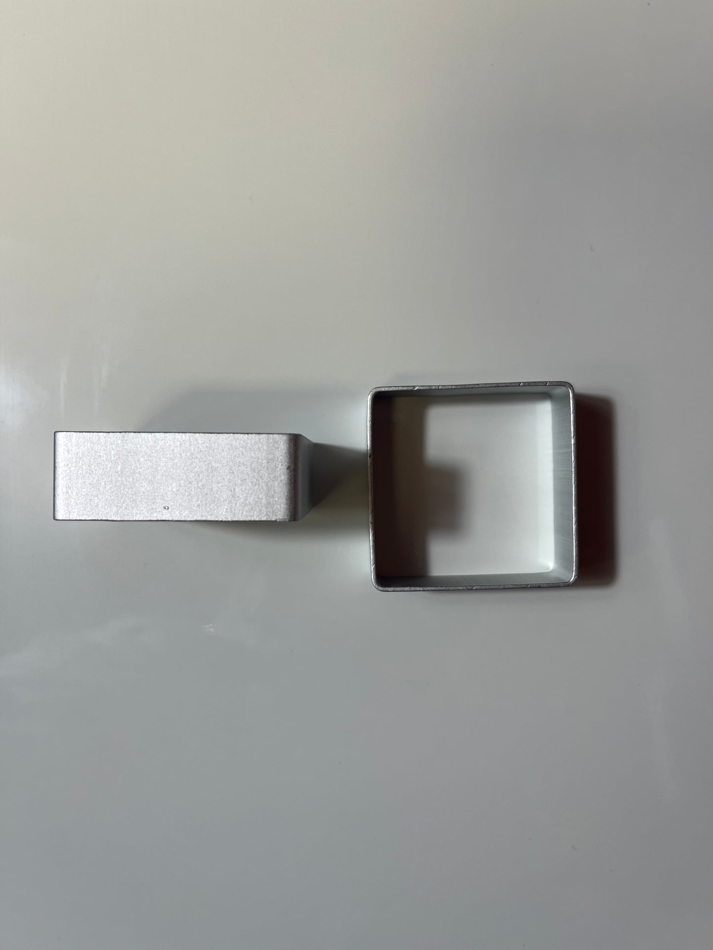 Emporte pièce Aluminium forme carré.