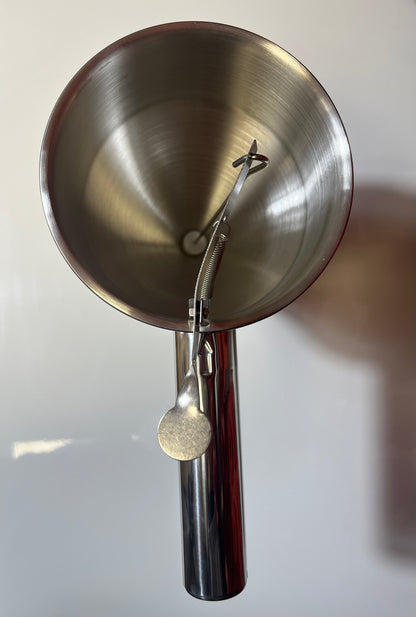 Entonnoir à piston inox avec support.