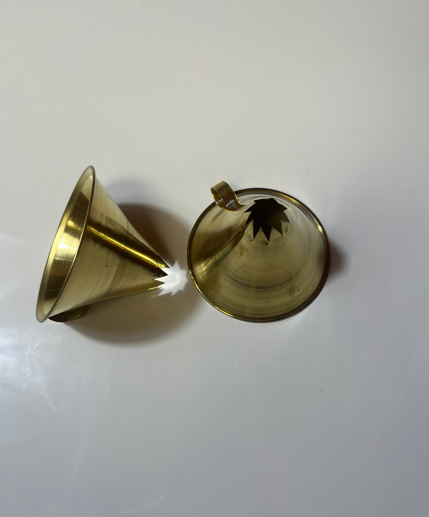 Entonnoir à pâte dentelé ou “mohgone”