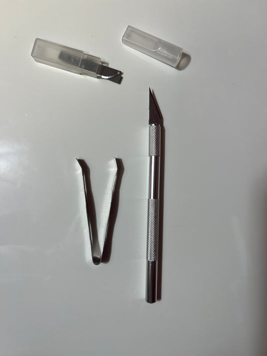 Scalpel en métal 4+ pince